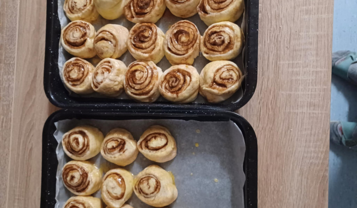 2. fotografia fotogalérie Aktuality - uvod / Pečenie škoricových koláčov - foto