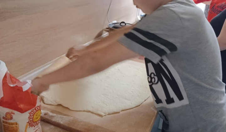 1. fotografia fotogalérie Aktuality - uvod / Pečenie škoricových koláčov - foto