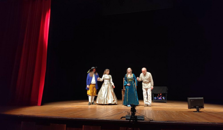 5. fotografia fotogalérie Divadelný Trebišov – „Zákon lásky“ - foto