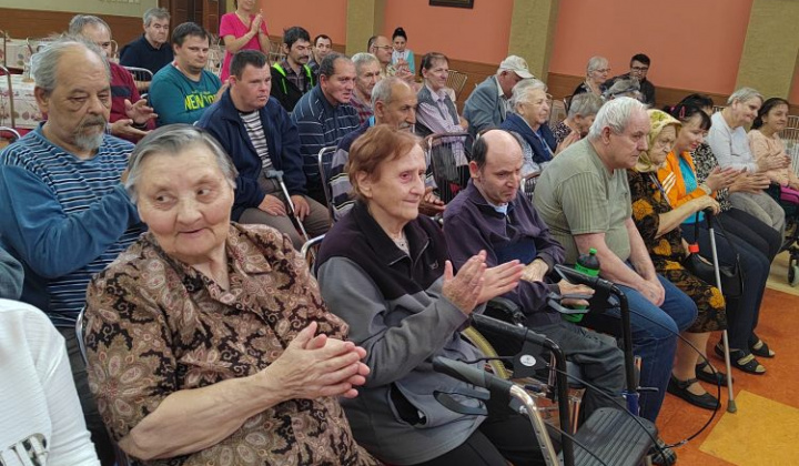 3. fotografia fotogalérie Vystúpenie detí z MŠaZŠ I.Krasku k Dňu Matiek - foto
