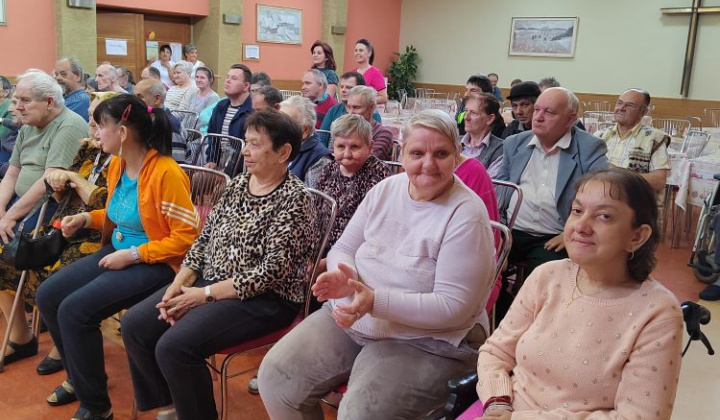 6. fotografia fotogalérie Vystúpenie detí z MŠaZŠ I.Krasku k Dňu Matiek - foto