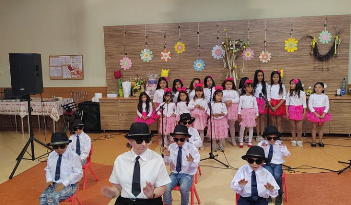 9. fotografia fotogalérie Vystúpenie detí z MŠaZŠ I.Krasku k Dňu Matiek - foto