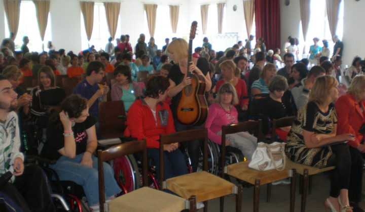 2. fotografia fotogalérie Handicapované talenty spoločne na javisku - foto