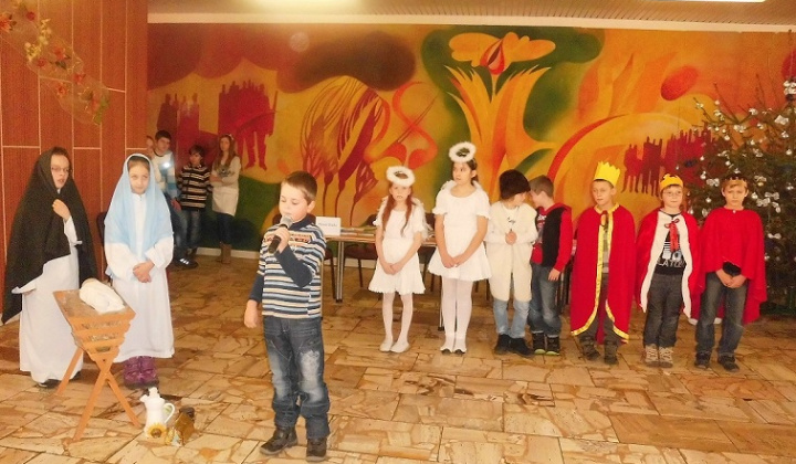 6. fotografia fotogalérie Vianočná akadémia detí ZŠ s MŠ Rakovec nad Ondavou - foto