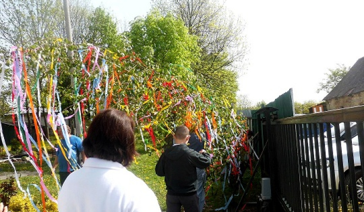 1. fotografia fotogalérie Stavanie mája a májová veselica - foto