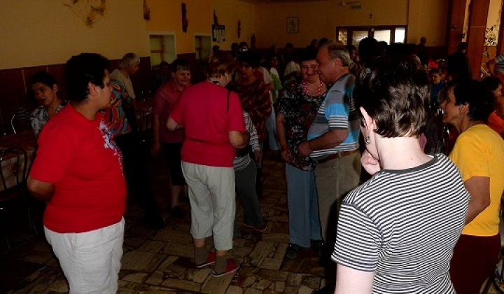 8. fotografia fotogalérie Stavanie mája a májová veselica - foto