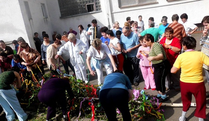 9. fotografia fotogalérie Stavanie mája a májová veselica - foto
