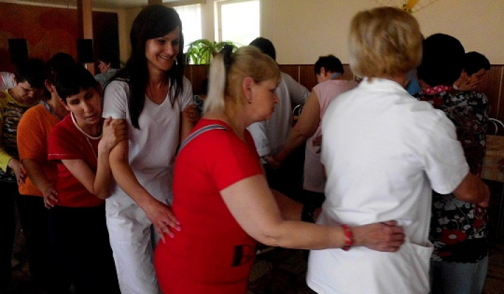 12. fotografia fotogalérie Stavanie mája a májová veselica - foto