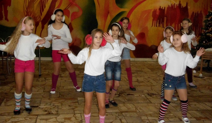 13. fotografia fotogalérie Vianočná  akadémia detí ZŠ s MŠ - foto