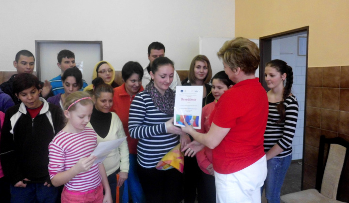 4. fotografia fotogalérie Farebný hodváb spoločnými rukami - foto