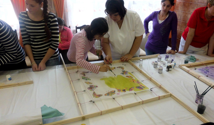 6. fotografia fotogalérie Farebný hodváb spoločnými rukami - foto